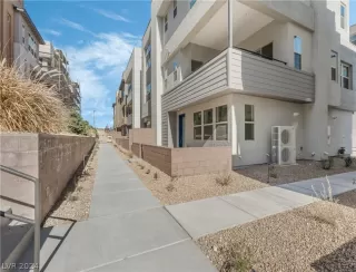 Photo #3: 2568212 Listing