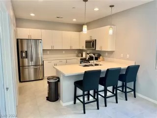 Photo #6: 2568251 Listing