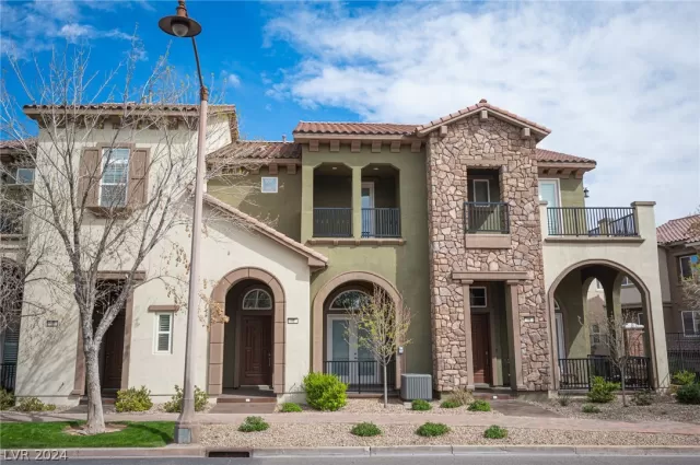 MLS: 2568330 Condo For Sale