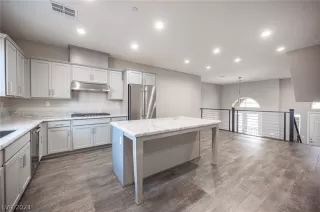 Photo #3: 2568330 Listing