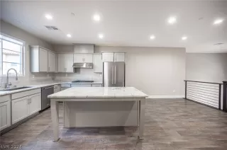 Photo #4: 2568330 Listing