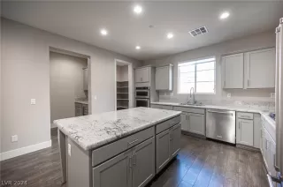 Photo #5: 2568330 Listing