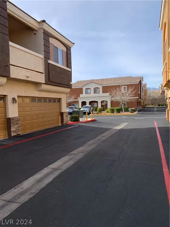 MLS: 2568446 Condo For Sale