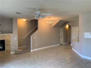 Photo #2: 2568446 Listing