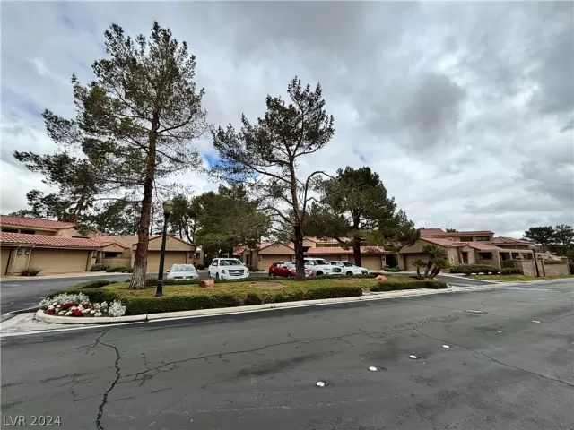 MLS: 2568449 Condo For Sale