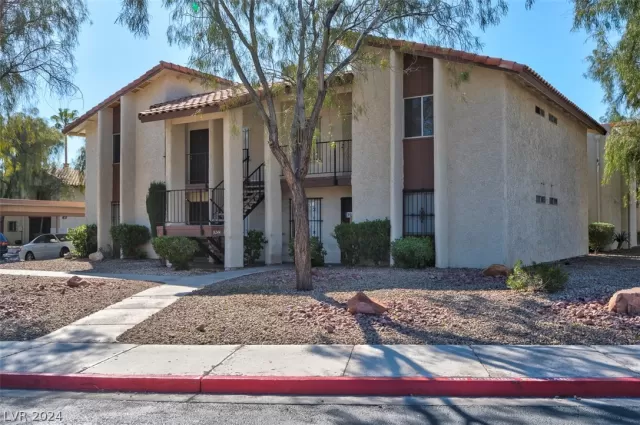 MLS: 2568500 Condo For Sale