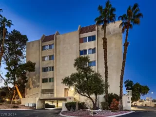 Photo #6: 2568628 Listing