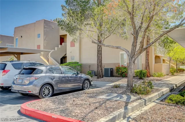 MLS: 2568653 Condo For Sale