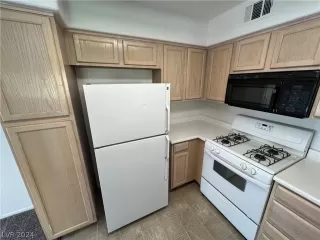 Photo #3: 2568674 Listing