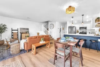 Photo #3: 2568684 Listing