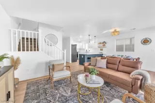 Photo #6: 2568684 Listing