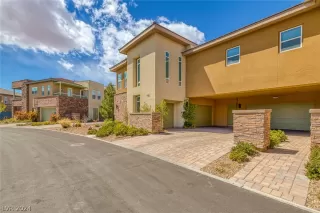 Photo #2: 2568688 Listing