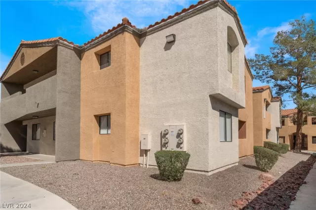 MLS: 2568705 Condo For Sale