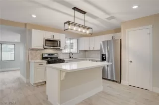 Photo #2: 2568715 Listing