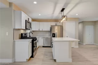 Photo #3: 2568715 Listing