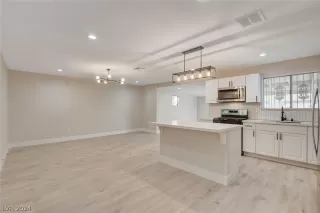 Photo #4: 2568715 Listing