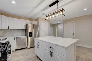 Photo #5: 2568715 Listing