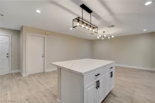 Photo #6: 2568715 Listing