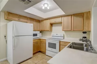 Photo #2: 2568721 Listing