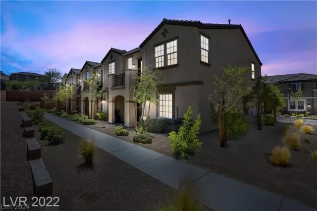 MLS: 2568738 Condo For Sale