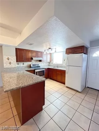 Photo #2: 2568751 Listing