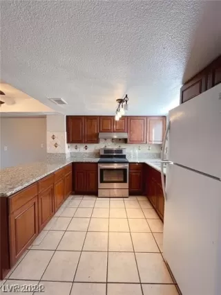 Photo #3: 2568751 Listing