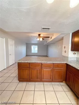 Photo #4: 2568751 Listing