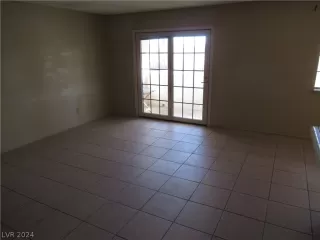 Photo #3: 2568833 Listing