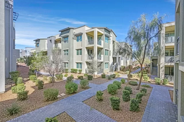 MLS: 2568842 Condo For Sale