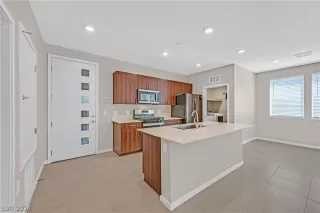 Photo #1: 2568842 Listing