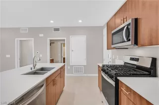 Photo #5: 2568842 Listing