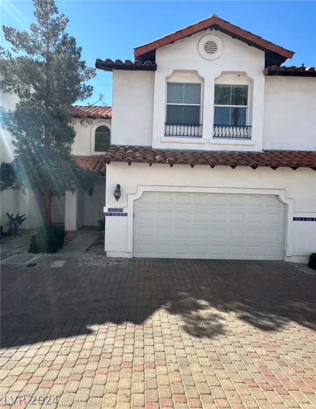 MLS: 2568852 Condo For Sale