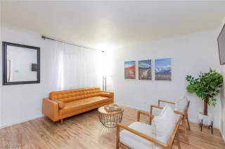 Photo #2: 2568919 Listing