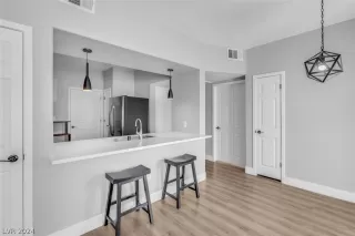 Photo #5: 2568931 Listing