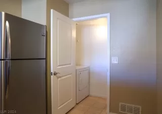 Photo #6: 2569032 Listing