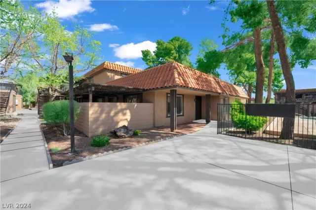 MLS: 2569066 Condo For Sale