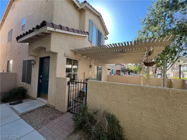 MLS: 2569069 Condo For Sale