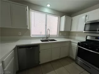 Photo #2: 2569069 Listing 