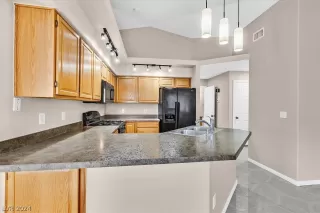 Photo #6: 2569257 Listing