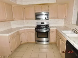 Photo #4: 2569266 Listing