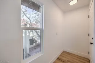 Photo #6: 2569409 Listing