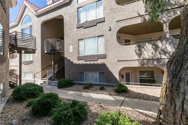 MLS: 2569442 Condo For Sale