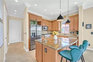 Photo #4: 2569485 Listing