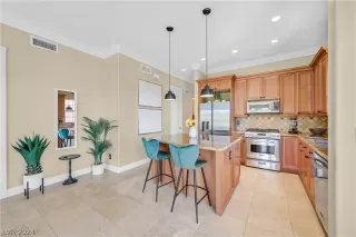 Photo #5: 2569485 Listing