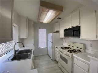 Photo #5: 2569487 Listing