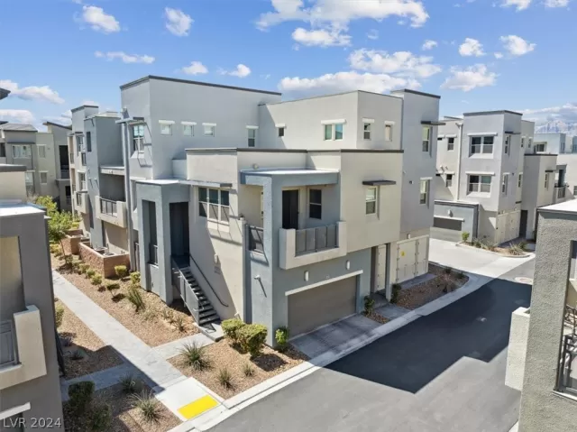 MLS: 2569488 Condo For Sale