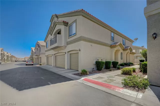 MLS: 2569517 Condo For Sale