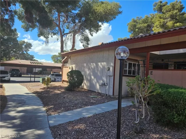 MLS: 2569537 Condo For Sale