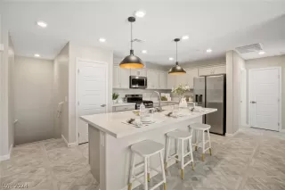 Photo #6: 2569548 Listing