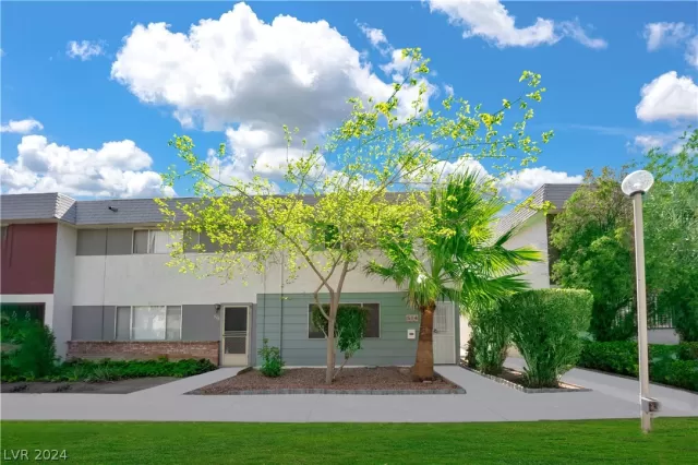 MLS: 2569584 Condo For Sale